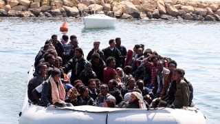 Над 400 африкански мигранти се удавиха в Средиземно море