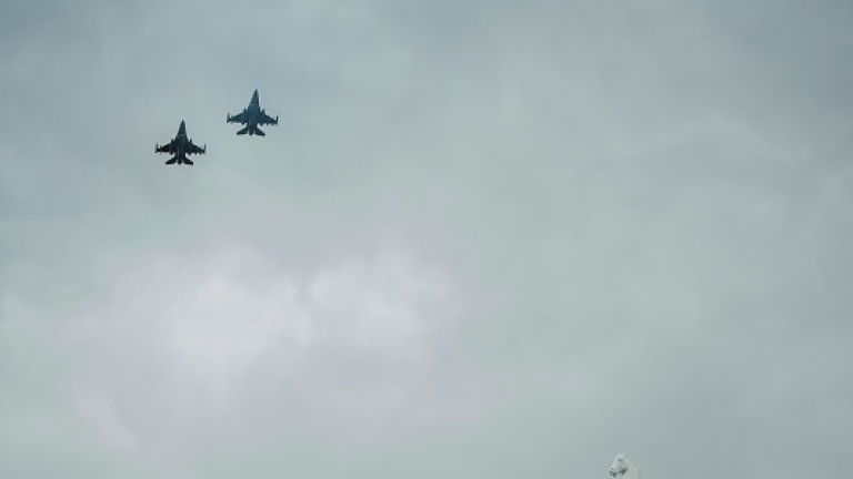 Сирия заплаши да сваля турски бойни самолети, съобщават Ройтерс и