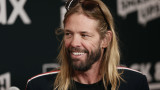 Тайлър Хоукинс, смъртта на барабаниста на Foo Fighters и каква е причината за нея