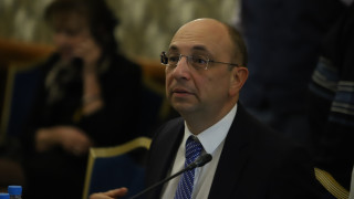 Николай Василев: Няма нашествие на извънземни, за да харчим като ненормални