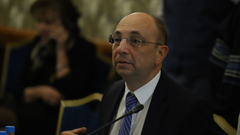 Николай Василев: Няма нашествие на извънземни, за да харчим като ненормални