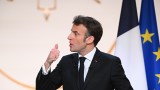 Макрон защити пенсионната реформа в навечерието на вот на недоверие