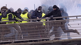 Полицията в Париж задържа 14 души по време на протестите