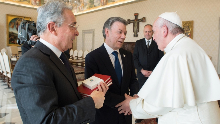 Папата се срещна с колумбийските лидери 