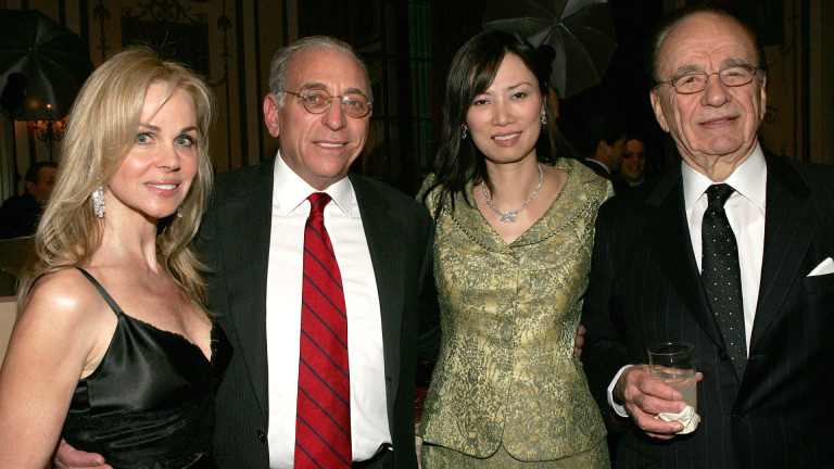 Милиардер и модел: кои са родителите на Никола Пелц-Бекъм