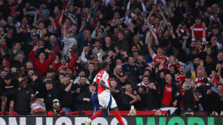 Крилото на Арсенал Букайо Сака който получи контузия на