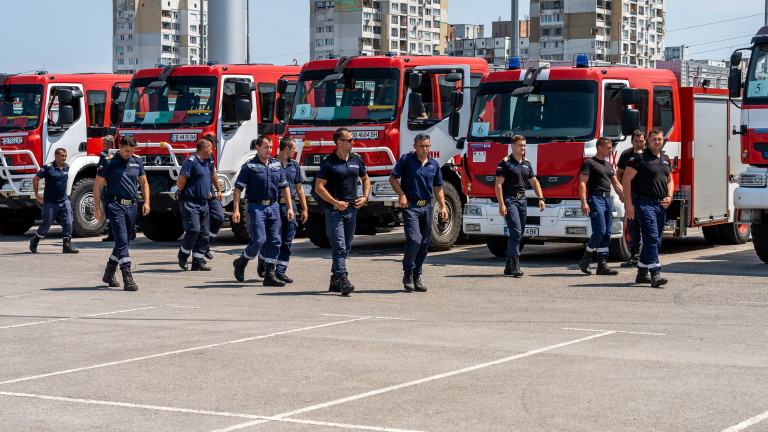 Изпращаме още 36 огнеборци на помощ в Гърция.
Новият екип ще