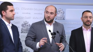 Малко след брифинга на кмета Терзиев общинските съветници на ГЕРБ обявиха