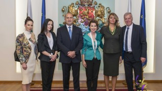 Президентът Румен Радев удостои с държавни отличия шестима българи за