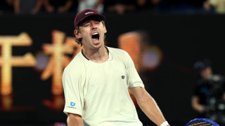 Представителят на домакините Алекс де Минор се класира за 1 8 финалите