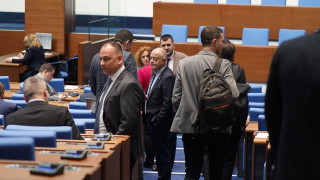 Идеологически пристрастия повишиха напрежението в парламента като се стигна до