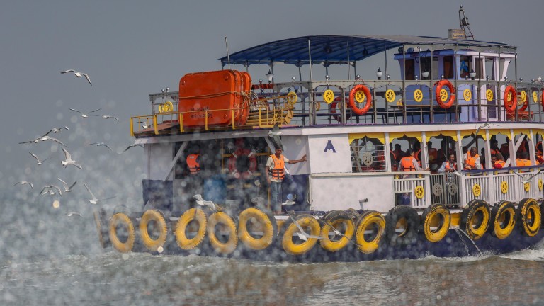 Ферибот потъна във Филипините