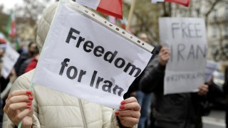 Броят на жертвите при продължаващото потушаване на протестите в Иран