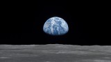 Едуард Сноудън, "Permanent Record", кацането на Луната, извънземните и съществуват ли те