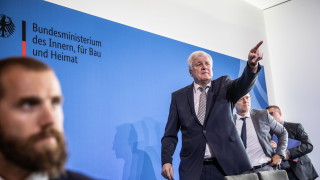 Вътрешният министър на Германия видя "тревожен сигнал" в убийството на политика