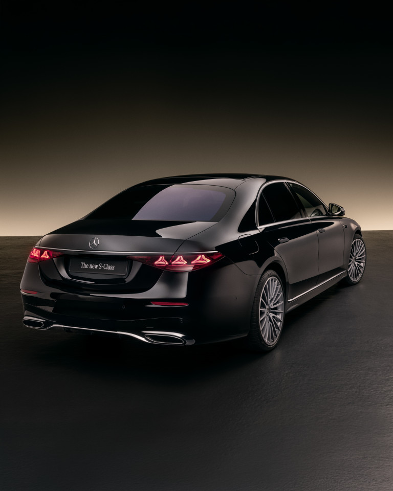  Mercedes-Benz S-Class 