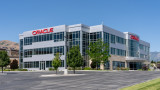 Няма ток за AI: Oracle се защитава от забавяне на $18-милиарден проект
