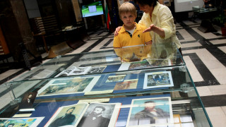 Тефтерчето на Христо Ботев бе показано в Националната библиотека Св