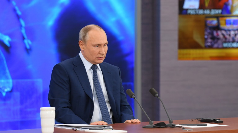 Защо Путин все още не се ваксинирал със Sputnik V, но призовава руснаците да го направят