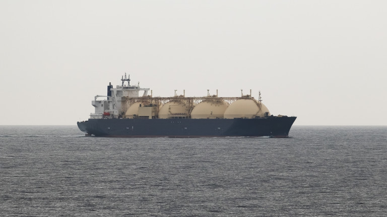 Най-малко още шест петролни танкера се отклониха от южната част
