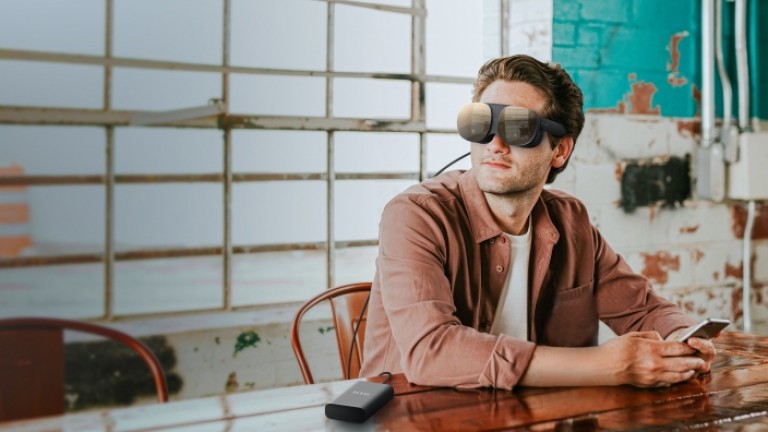 HTC пуска уникални VR очила за смартфон за 500 долара
