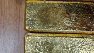 Митнически служители откриха над 2 7 кг контрабандни златни сплави отливки при