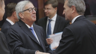 Италия да спре с критиките към фискалната политика на ЕС, настоя Юнкер 