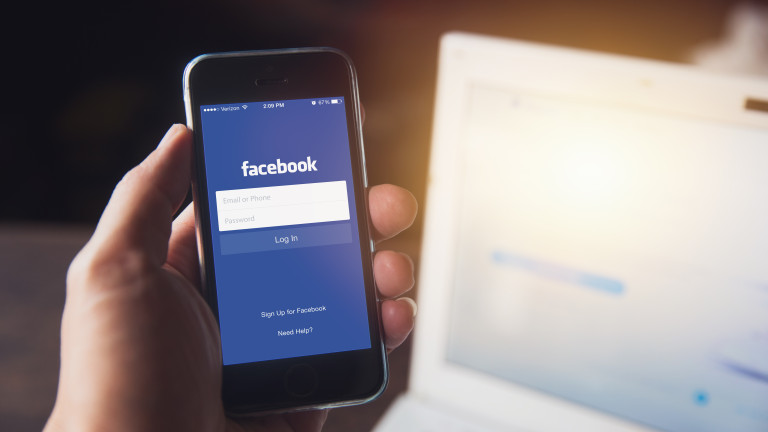 Facebook отчете 33% ръст на приходите, но изпусна анализаторските очаквания