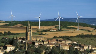 Чешката енергийна група CEZ купи 8 вятърни централи във Франция от