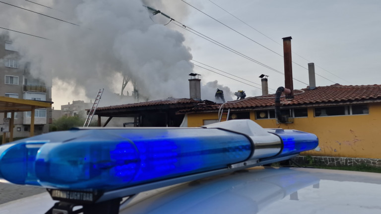 Пожар е горял в заведение в квартал Изток в Казанлък. Пожарникарите
