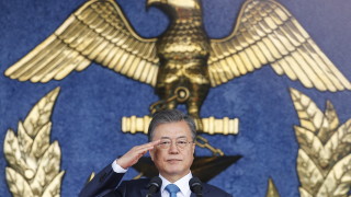 Президентът на Южна Корея Мун Дже ин замени министъра по въпросите