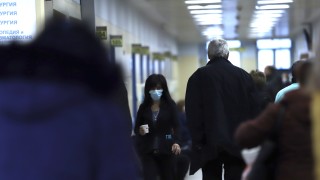 Ситуацията с коронавируса е водеща тема за вестниците в четвъртък