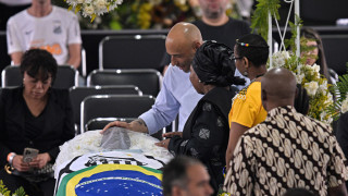 Над 230 000 души се сбогуваха с Пеле