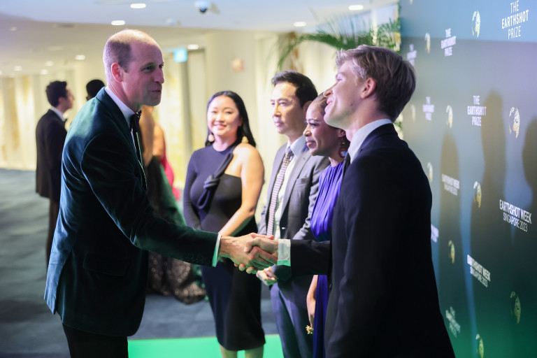 С Робърт Ъруин