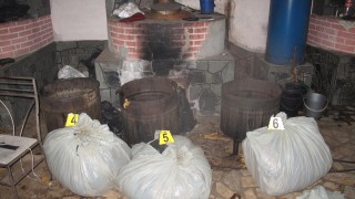 Разбиха нелегална работилница за обработка на тютюн край Симитли При