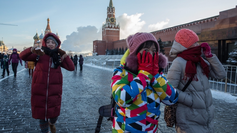 Рублата се възстановява, но руснаците още заделят "бели пари за черни дни"