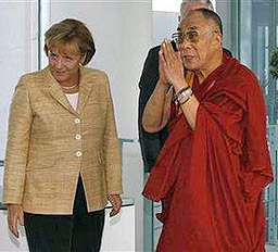 Срещата между Меркел и Далай Лама обидила китайците