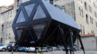 Изобретиха ходеща къща, която се измъква от наводнения (видео)