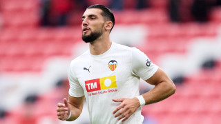 Нападателят на Валенсия Рафа Мир получи двойно наказание от Валенсия