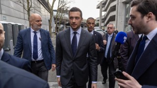 Бардела води в проучване за президентските избори във Франция