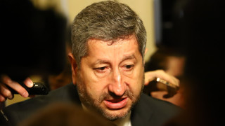 Чрез постоянното плашене на обществото че помагайки на Украйна България