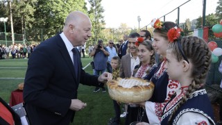 Желязков: Над 20% от учителите са под 35 години