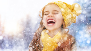 Защо децата трябва да играят навън през зимата