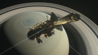 „Касини” приключва мисията си с гмуркане към облаците на Сатурн  