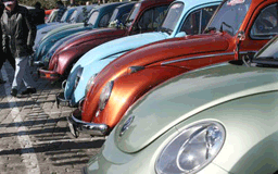 Десетки модели Volkswagen Костенурка се събраха в центъра на София