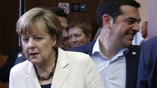 Меркел и Оланд обърнаха демонстративно гръб на Гърция
