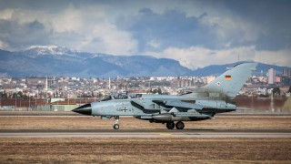 Турция се съгласи да пусне германски депутати във военна база