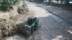 Почистват 130 км речни корита в София