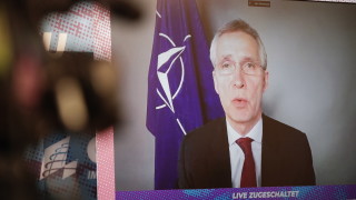 Столтенберг иска глобален подход от НАТО и не определя Китай за противник