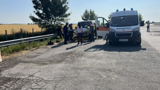 Заловиха 32 мигранти на АМ "Тракия", шофьорът избяга
